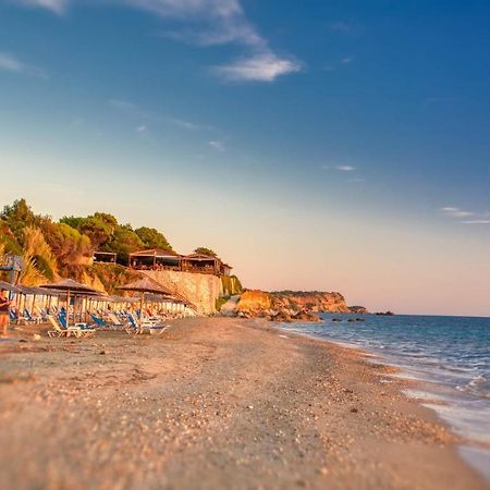 Christinas Apartments Agios Matthaios  Exterior photo